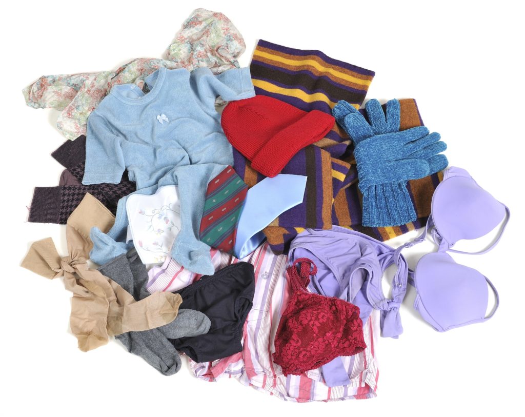 02 CAT. PETITS VETEMENTS Je découvre et je comprends SMICOTOM 33 02 CAT. PETITS VETEMENTS Je découvre et je comprends SMICOTOM 33